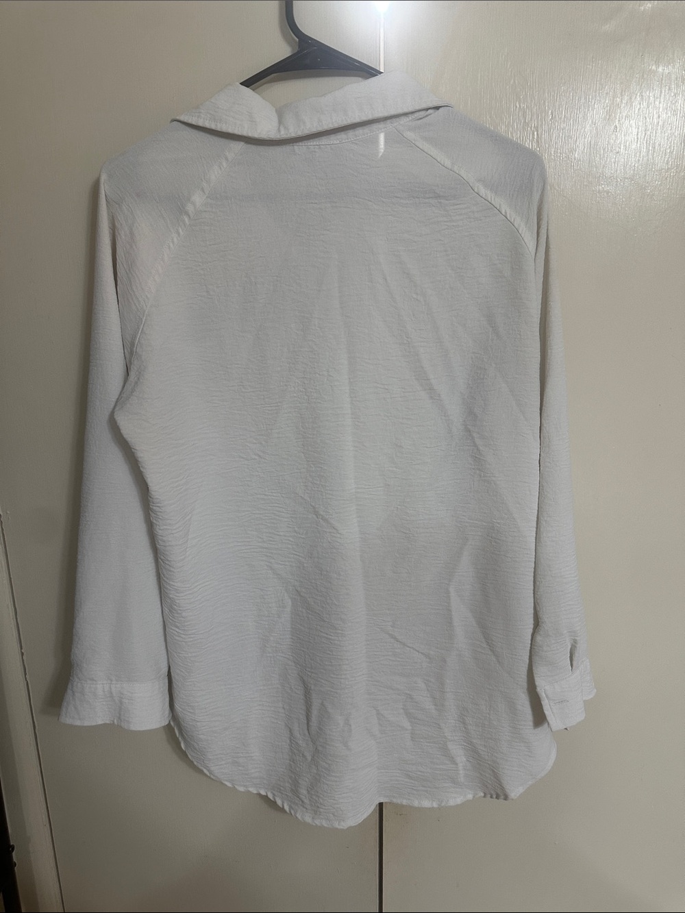 Love Tree White Textured Long Sleeve Button-Down Shirt - Picture 3 of 3